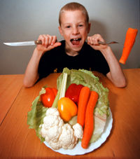barn som äter syrade grönsaker